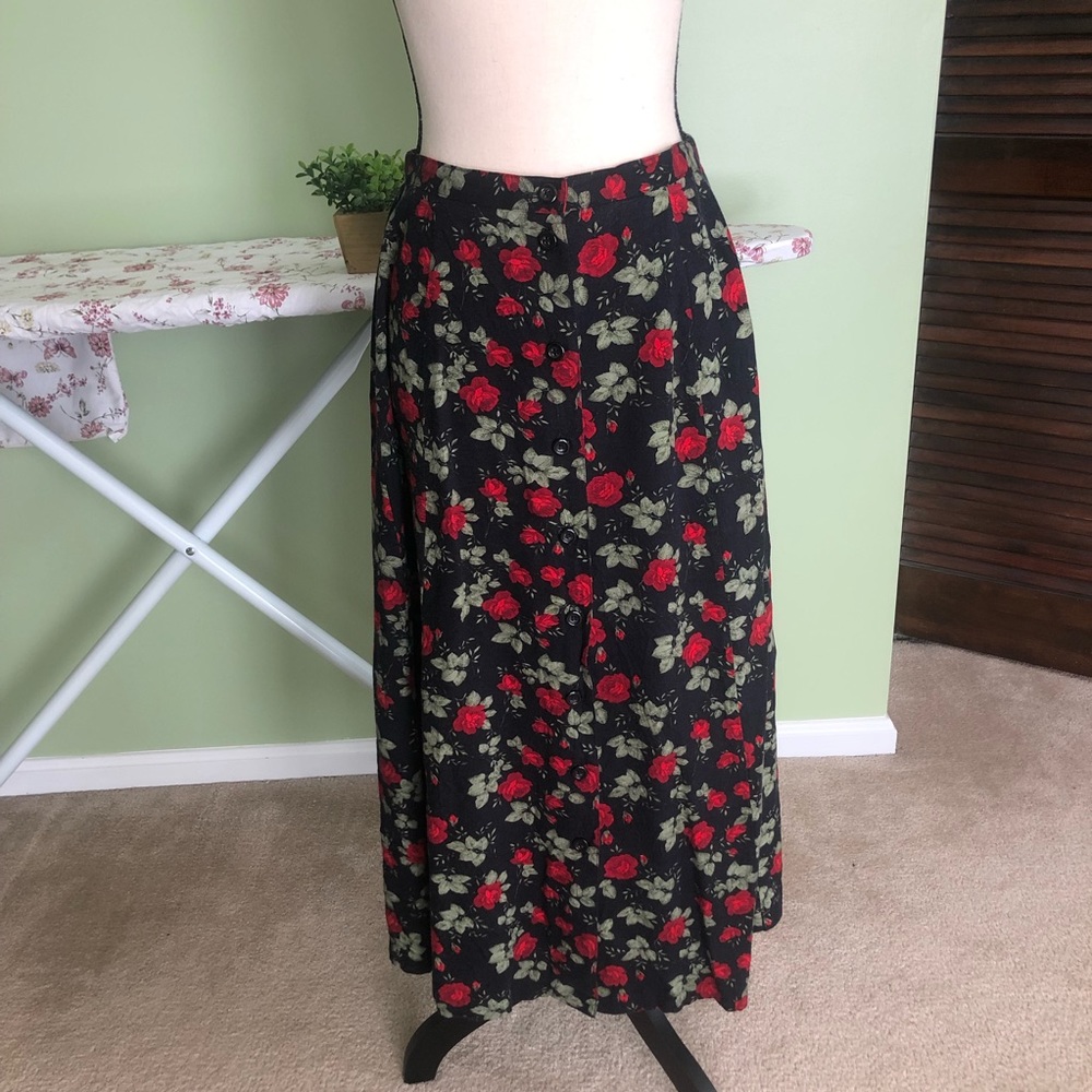 $6 w/bundle TR Bentley Rose Maxi Skirt Size Medium